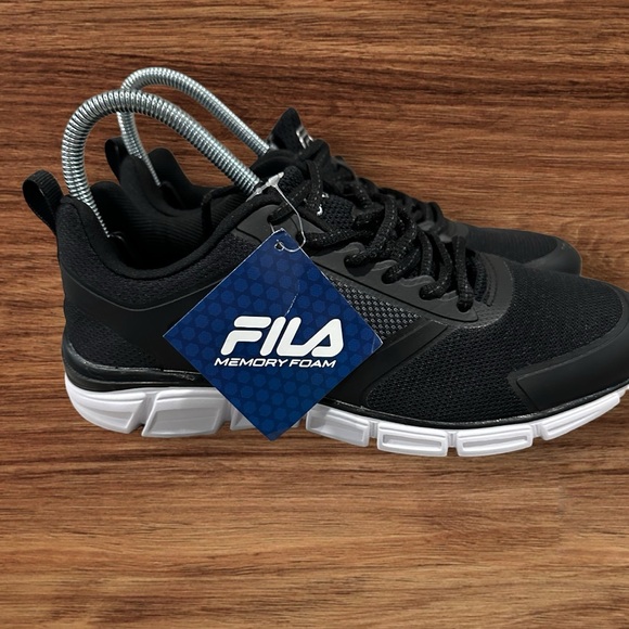 Men’s FILA Memory Foam with Mesh Upper Black Sneakers, Size 8. - Picture 9 of 10
